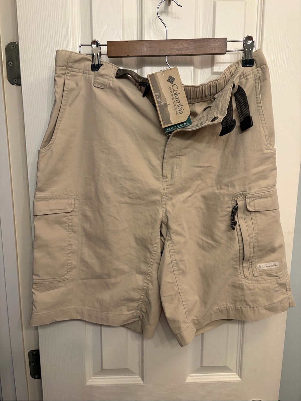 Columbia Men’s Beige Cargo Shorts with Drawcord